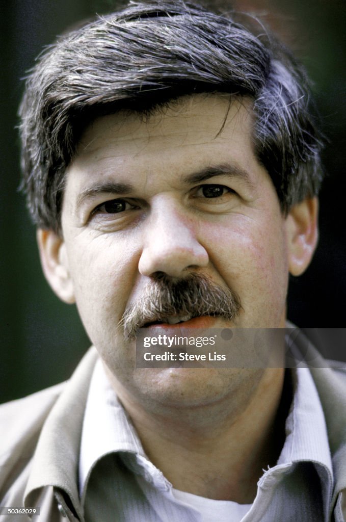 Paleontologist Dr. Stephen Jay Gould smiling slightly for camera. (Photo by Steve Liss/Getty Images)